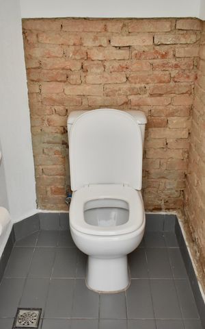 Casa para alugar com 100m², 2 quartos e 1 vaga Casa para alugar com 100m², 2 quartos e 1 vagaBanheiro de Serviço