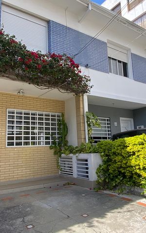 Casa para alugar com 100m², 2 quartos e 1 vaga Casa para alugar com 100m², 2 quartos e 1 vagaFachada