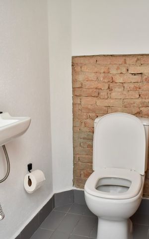 Casa para alugar com 100m², 2 quartos e 1 vaga Casa para alugar com 100m², 2 quartos e 1 vagaBanheiro de Serviço