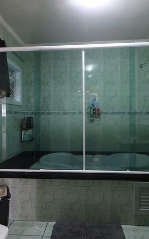 Casa à venda com 195m², 2 quartos e 3 vagasBanheiro
