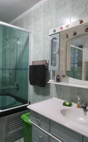 Casa à venda com 195m², 2 quartos e 3 vagasBanheiro