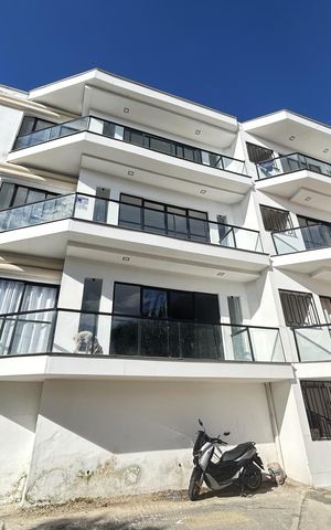 Apartamento para alugar com 100m², 2 quartos e 1 vagaFachada + plaquinha