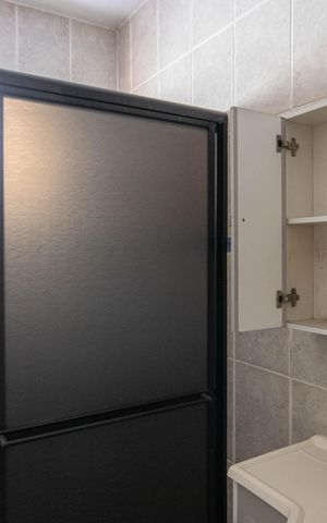 Casa de condomínio à venda com 60m², 2 quartos e 1 vaga Casa de condomínio à venda com 60m², 2 quartos e 1 vagaBanheiro