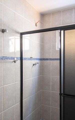 Casa de condomínio à venda com 60m², 2 quartos e 1 vaga Casa de condomínio à venda com 60m², 2 quartos e 1 vagaBanheiro