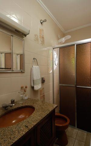 Casa à venda com 207m², 3 quartos e 2 vagas Casa à venda com 207m², 3 quartos e 2 vagasBanheiro 2