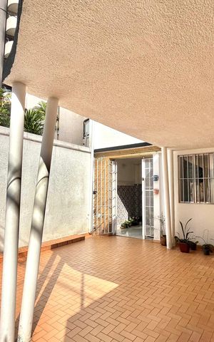 Casa à venda com 300m², 3 quartos e 2 vagas Casa à venda com 300m², 3 quartos e 2 vagasGaragem