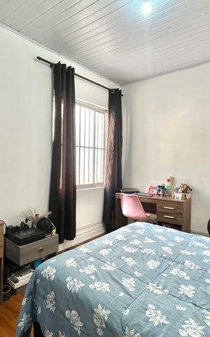 Casa à venda com 300m², 3 quartos e 2 vagas Casa à venda com 300m², 3 quartos e 2 vagasQuarto 2