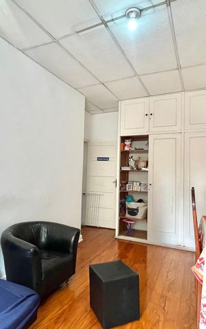 Casa à venda com 300m², 3 quartos e 2 vagas Casa à venda com 300m², 3 quartos e 2 vagasQuarto 1