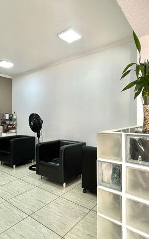 Casa à venda com 300m², 3 quartos e 2 vagas Casa à venda com 300m², 3 quartos e 2 vagasSala