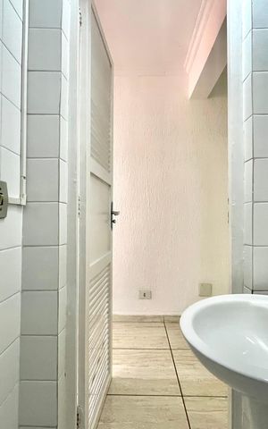 Casa à venda com 300m², 3 quartos e 2 vagas Casa à venda com 300m², 3 quartos e 2 vagasLavabo