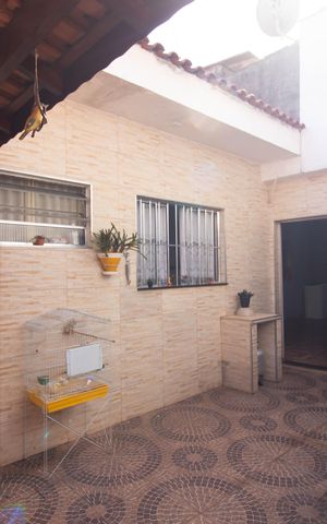 Casa à venda com 168m², 3 quartos e 2 vagas Casa à venda com 168m², 3 quartos e 2 vagasÁrea Externa