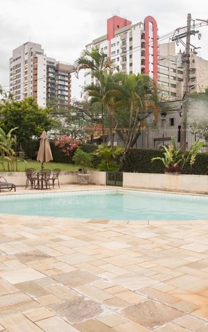 Apartamento à venda com 128m², 3 quartos e 3 vagasÁrea comum - Piscina 2