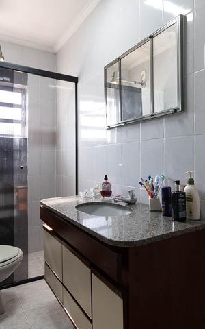 Casa de condomínio à venda com 150m², 2 quartos e 2 vagas Casa de condomínio à venda com 150m², 2 quartos e 2 vagasBanheiro 1