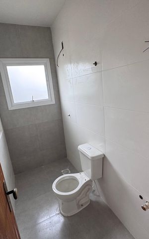 Casa à venda com 62m², 2 quartos e 2 vagas Casa à venda com 62m², 2 quartos e 2 vagasBanheiro Social