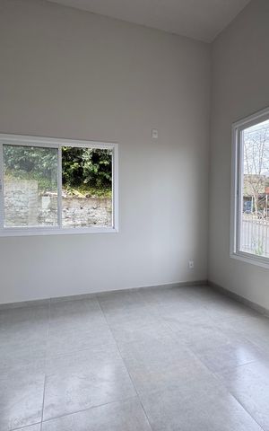 Casa à venda com 62m², 2 quartos e 2 vagas Casa à venda com 62m², 2 quartos e 2 vagasSala