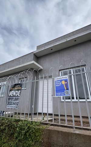 Casa à venda com 62m², 2 quartos e 2 vagas Casa à venda com 62m², 2 quartos e 2 vagasFachada