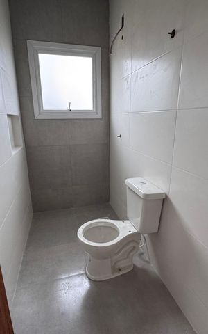 Casa à venda com 62m², 2 quartos e 2 vagas Casa à venda com 62m², 2 quartos e 2 vagasBanheiro Social
