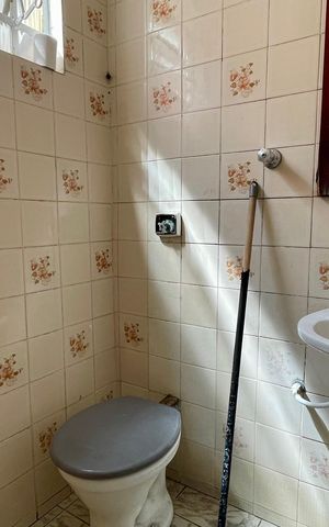 Casa à venda com 344m², 6 quartos e 5 vagas Casa à venda com 344m², 6 quartos e 5 vagasBanheiro de Serviço