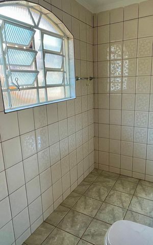 Casa à venda com 344m², 6 quartos e 5 vagas Casa à venda com 344m², 6 quartos e 5 vagasBanheiro Suíte