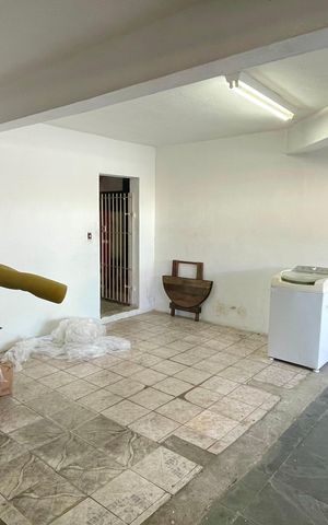 Casa à venda com 344m², 6 quartos e 5 vagas Casa à venda com 344m², 6 quartos e 5 vagasÁrea comum