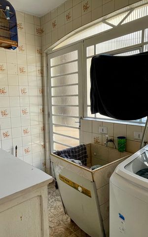Casa à venda com 344m², 6 quartos e 5 vagas Casa à venda com 344m², 6 quartos e 5 vagasÁrea de Serviço