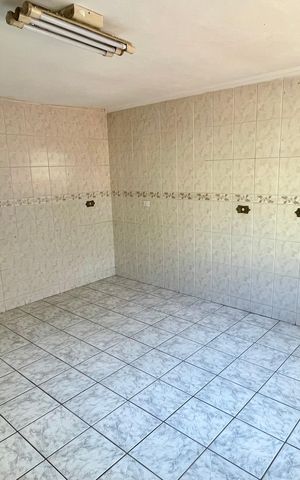 Casa à venda com 344m², 6 quartos e 5 vagas Casa à venda com 344m², 6 quartos e 5 vagasCozinha