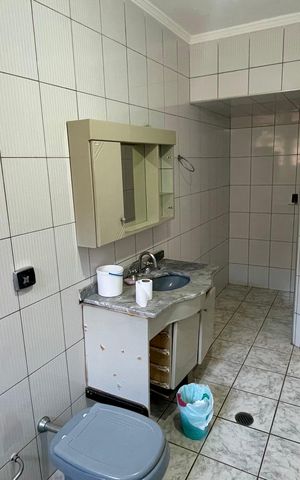 Casa à venda com 344m², 6 quartos e 5 vagas Casa à venda com 344m², 6 quartos e 5 vagasBanheiro Suíte 2