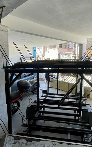 Casa à venda com 344m², 6 quartos e 5 vagas Casa à venda com 344m², 6 quartos e 5 vagasGaragem