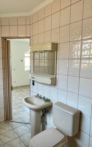 Casa à venda com 344m², 6 quartos e 5 vagas Casa à venda com 344m², 6 quartos e 5 vagasBanheiro Suíte