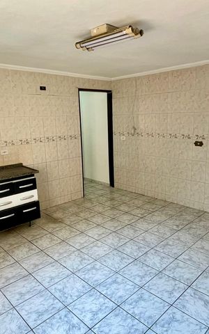 Casa à venda com 344m², 6 quartos e 5 vagas Casa à venda com 344m², 6 quartos e 5 vagasCozinha