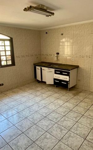Casa à venda com 344m², 6 quartos e 5 vagas Casa à venda com 344m², 6 quartos e 5 vagasCozinha