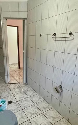 Casa à venda com 344m², 6 quartos e 5 vagas Casa à venda com 344m², 6 quartos e 5 vagasBanheiro Suíte 2