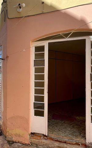 Casa à venda com 344m², 6 quartos e 5 vagas Casa à venda com 344m², 6 quartos e 5 vagasÁrea externa