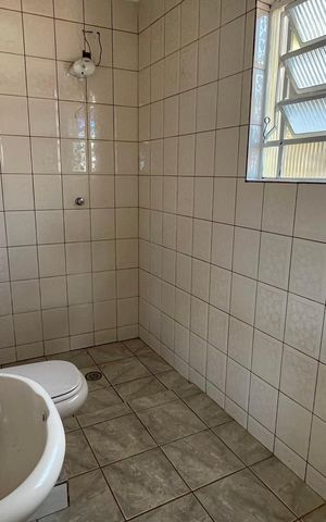 Casa à venda com 344m², 6 quartos e 5 vagas Casa à venda com 344m², 6 quartos e 5 vagasBanheiro Suíte