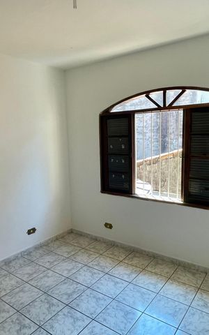 Casa à venda com 344m², 6 quartos e 5 vagas Casa à venda com 344m², 6 quartos e 5 vagasQuarto 3