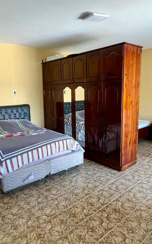 Casa à venda com 344m², 6 quartos e 5 vagas Casa à venda com 344m², 6 quartos e 5 vagasQuarto 2