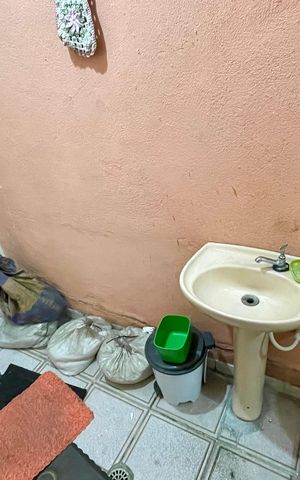 Casa à venda com 344m², 6 quartos e 5 vagas Casa à venda com 344m², 6 quartos e 5 vagasÁrea comum - Lavabo