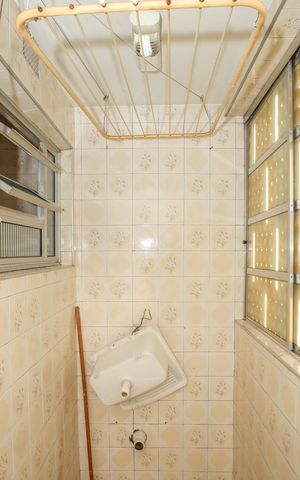 Apartamento à venda com 58m², 1 quarto e sem vaga Apartamento à venda com 58m², 1 quarto e sem vagaCozinha e Área de Serviço