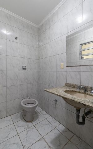 Casa à venda com 105m², 3 quartos e 2 vagas Casa à venda com 105m², 3 quartos e 2 vagasBanheiro