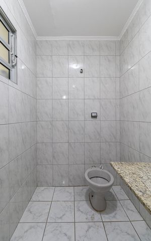 Casa à venda com 105m², 3 quartos e 2 vagas Casa à venda com 105m², 3 quartos e 2 vagasBanheiro