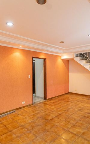 Casa à venda com 105m², 3 quartos e 2 vagas Casa à venda com 105m², 3 quartos e 2 vagasSala