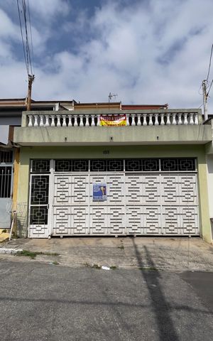 Casa à venda com 105m², 3 quartos e 2 vagas Casa à venda com 105m², 3 quartos e 2 vagasFachada+Placa