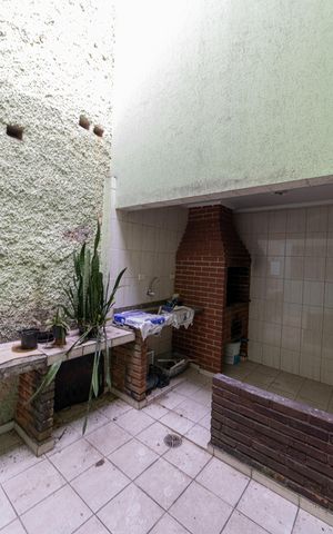 Casa à venda com 105m², 3 quartos e 2 vagas Casa à venda com 105m², 3 quartos e 2 vagasChurrasqueira