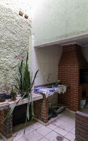 Casa à venda com 105m², 3 quartos e 2 vagas Casa à venda com 105m², 3 quartos e 2 vagasChurrasqueira