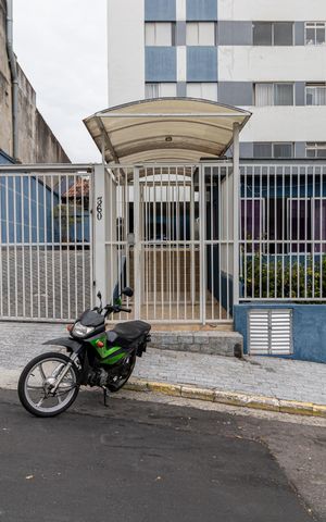 Apartamento para alugar com 57m², 2 quartos e 1 vaga Apartamento para alugar com 57m², 2 quartos e 1 vagaFachada