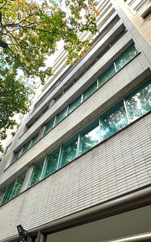 Apartamento à venda com 288m², 4 quartos e 2 vagas Apartamento à venda com 288m², 4 quartos e 2 vagasFachada