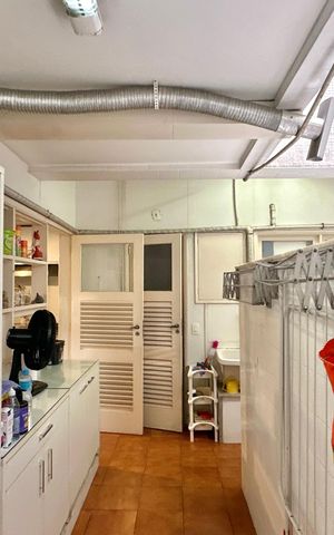 Apartamento à venda com 288m², 4 quartos e 2 vagas Apartamento à venda com 288m², 4 quartos e 2 vagasÁrea de Serviço