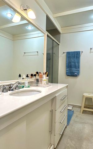 Apartamento à venda com 288m², 4 quartos e 2 vagas Apartamento à venda com 288m², 4 quartos e 2 vagasBanheiro da Suíte