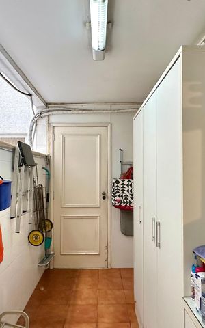 Apartamento à venda com 288m², 4 quartos e 2 vagas Apartamento à venda com 288m², 4 quartos e 2 vagasÁrea de Serviço