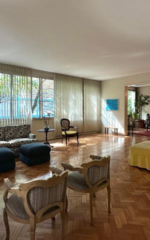 Apartamento à venda com 288m², 4 quartos e 2 vagas Apartamento à venda com 288m², 4 quartos e 2 vagasSala
